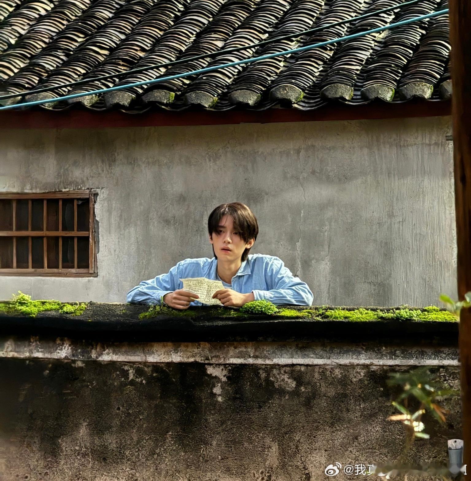 今天是周翊然《十二封信》开播一周年，这部剧是一年前在鹅播出的十二集跨时空奇幻剧！