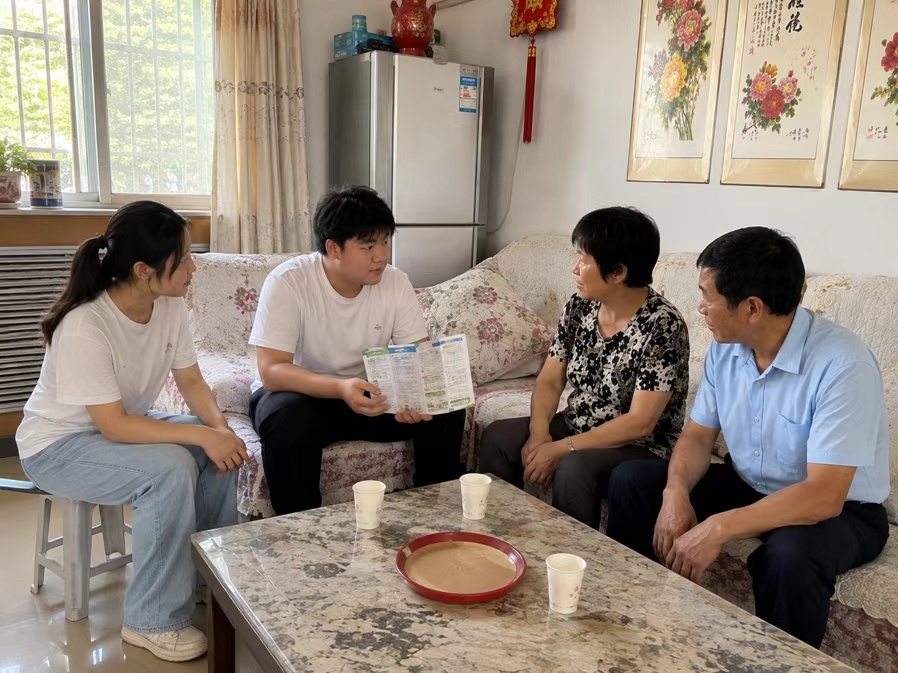秦岭笑谈 助学筑梦传暖意，政策宣讲润乡邻曲阜师范大学暑假社会实践山东大学生暑假社