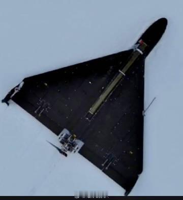 俄军改进的“天竺葵”防空无人机。
直接在无人机上装了小型的防空导弹系统！