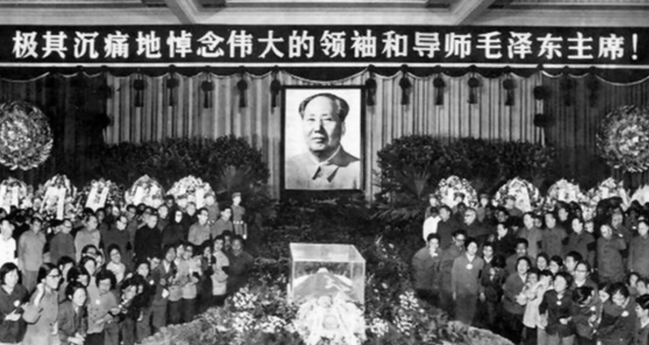 1976年9月9号，毛主席去世，中国老百姓几乎所有男女老幼都从内心悲恸流泪，有当