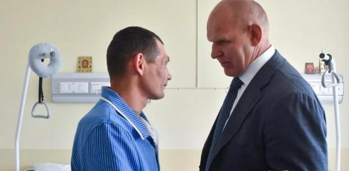 俄国防部新闻处宣布，第一位摧毁豹式坦克的俄罗斯军人获得奖金100万卢布。这是俄罗