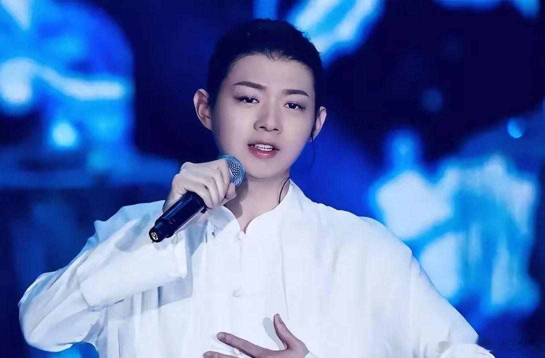 如果霍尊只是一个普通人，陈露还会一次次的揪着这件事不放吗？只不过就是谈个恋爱分个