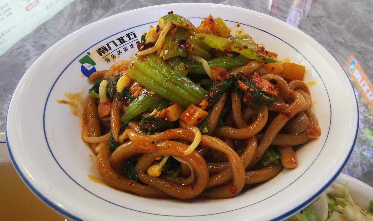 吃一碗饱三天的淳化美食：荞面搓搓。
据说当年汉武帝欲反击匈奴，苦于军队后勤补给跟