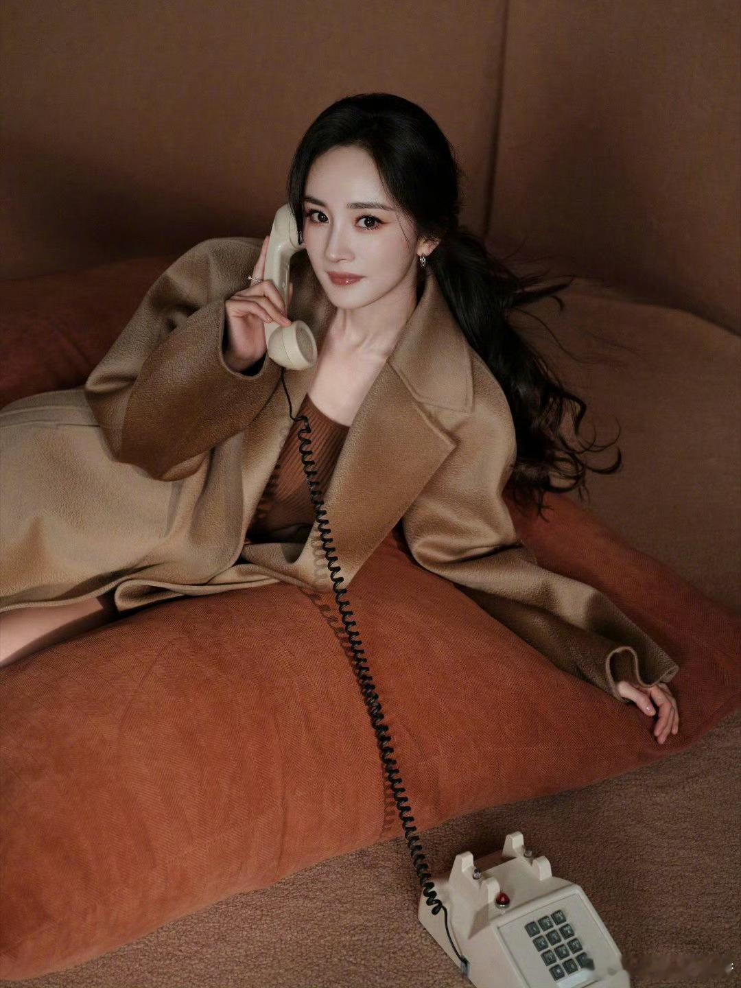 杨幂杨幂cl品牌全球代言人ym杨幂简醇品牌代言人ym你才不是枯枝败叶 你是我的春