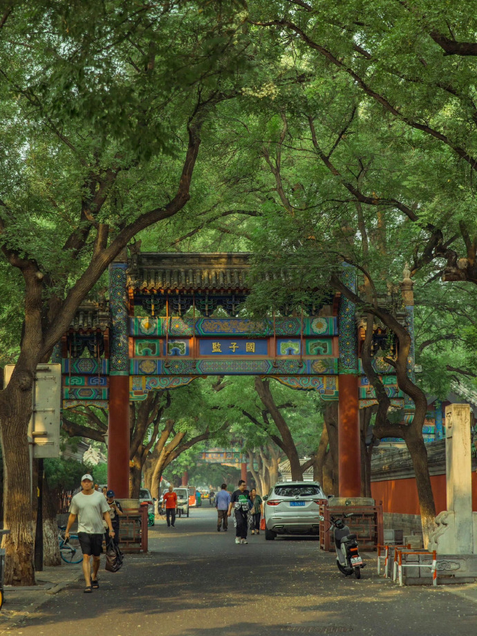 北京一到秋天 便成了北平。 