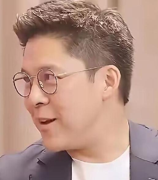 近日，霍启刚在专访中透露了不担任香港小姐评委的原因。他表示TVB曾邀请他担任评委