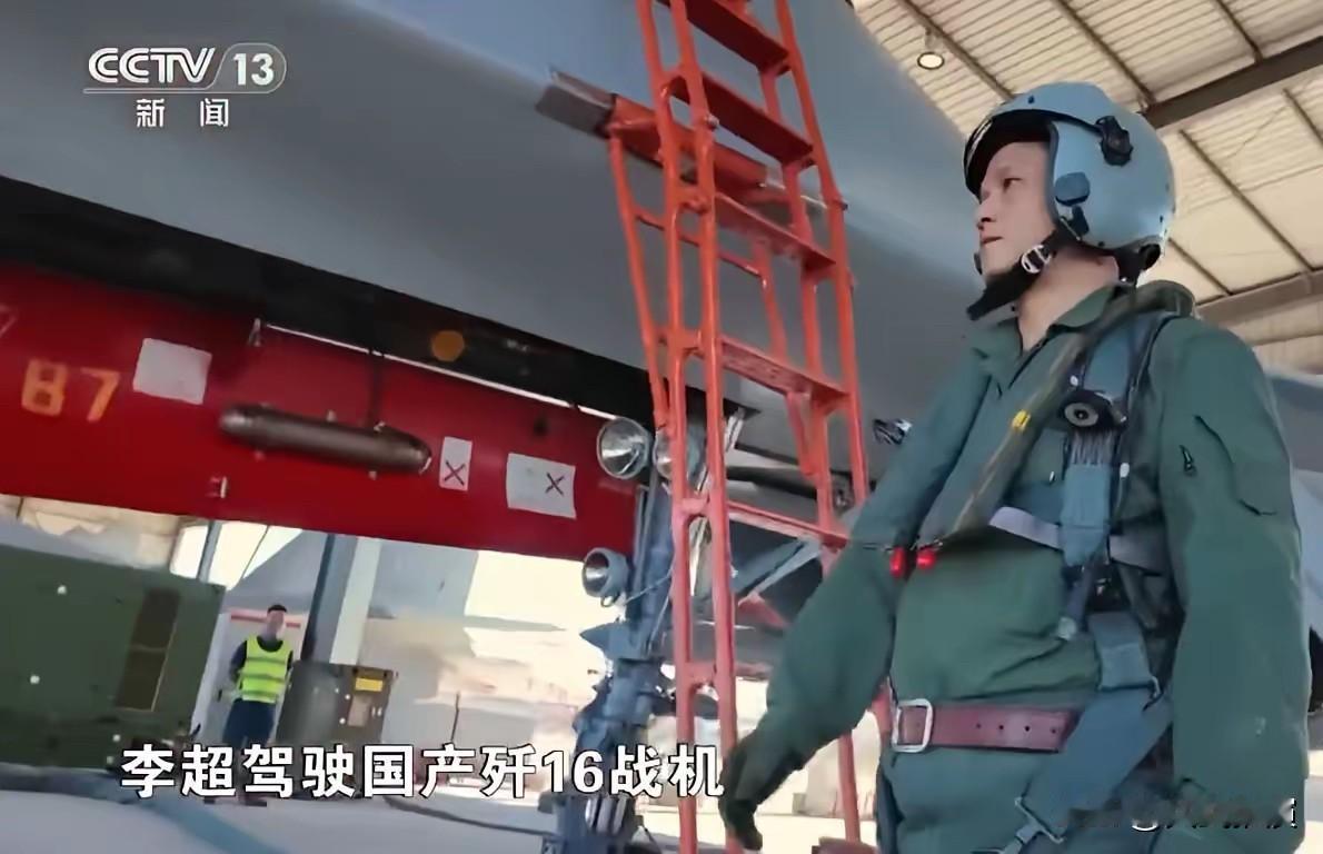 这次公开了，我军1架歼16战机，在海上近距离缠斗F-35！

一架歼16硬是逼退