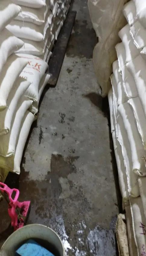 缅甸仰光莽应龙货物交易站内一家大米交易站的负责人告知，10月20日晚至10月22