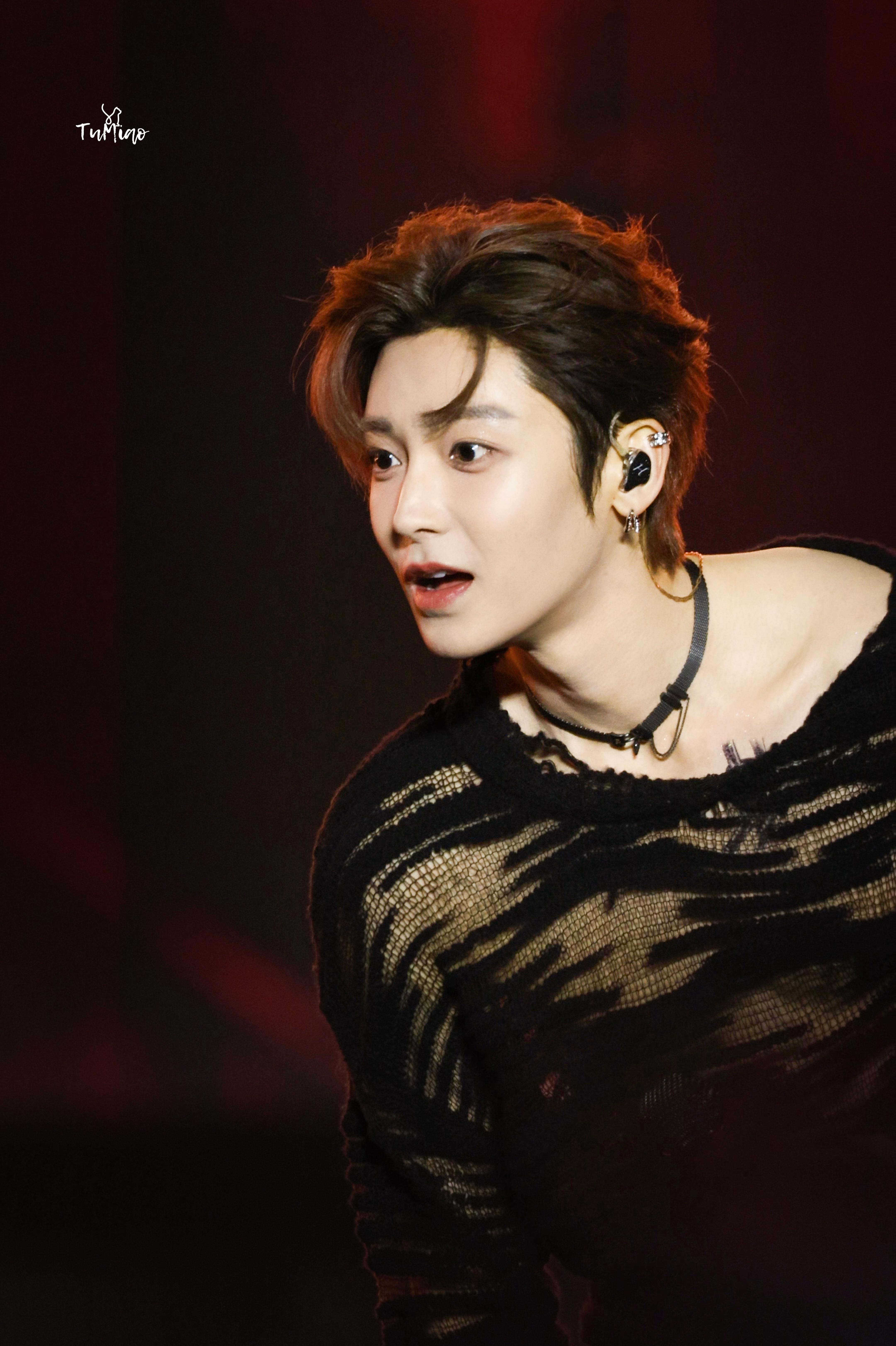 可不就是嘛～双向奔赴是这样的！！别嫉妒哦！哈哈哈哈！侯明昊是出了名的宠粉啊！幸福