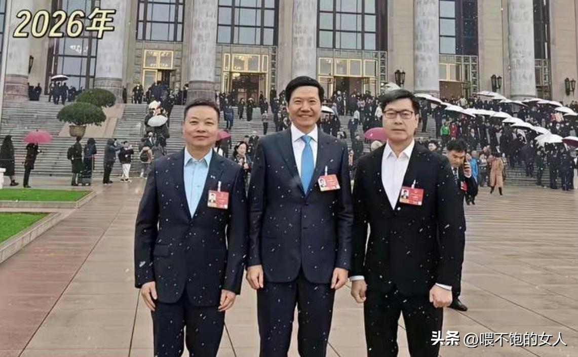 粉丝们！
占c位总是有理由的，
请问到底是啥理由呢？[玫瑰]每人限量一句话。