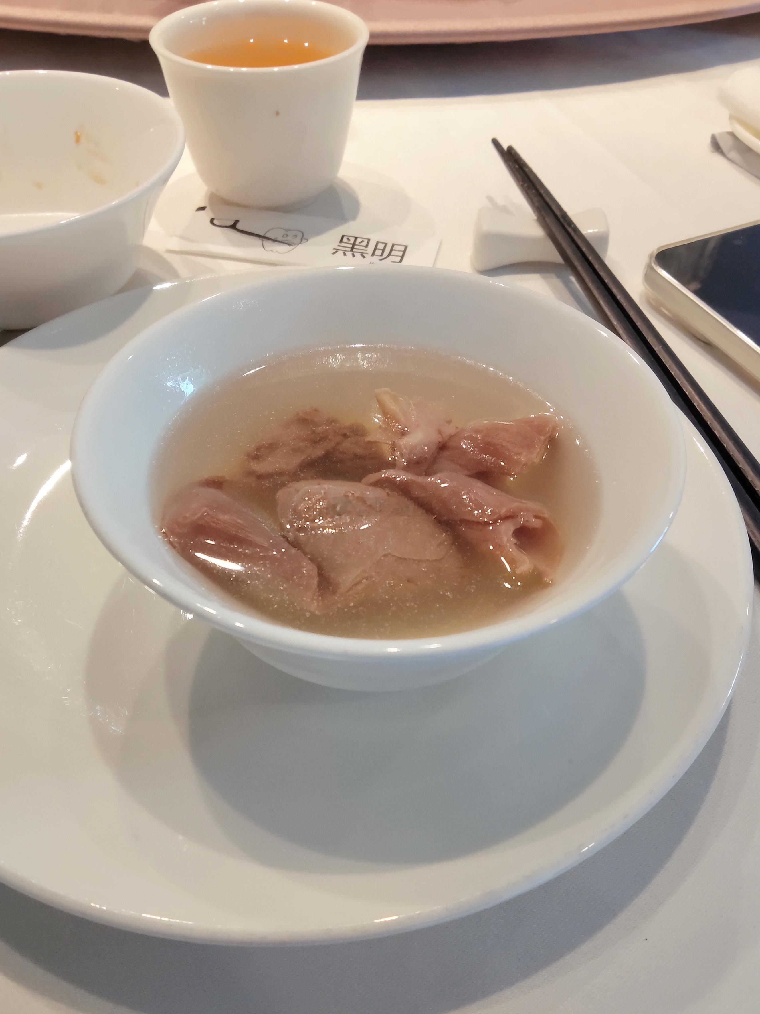 翻到了五一期间厦门的图片，偏偏忘记发出来了，这家店是网红餐厅，叫黑明餐厅，地址在