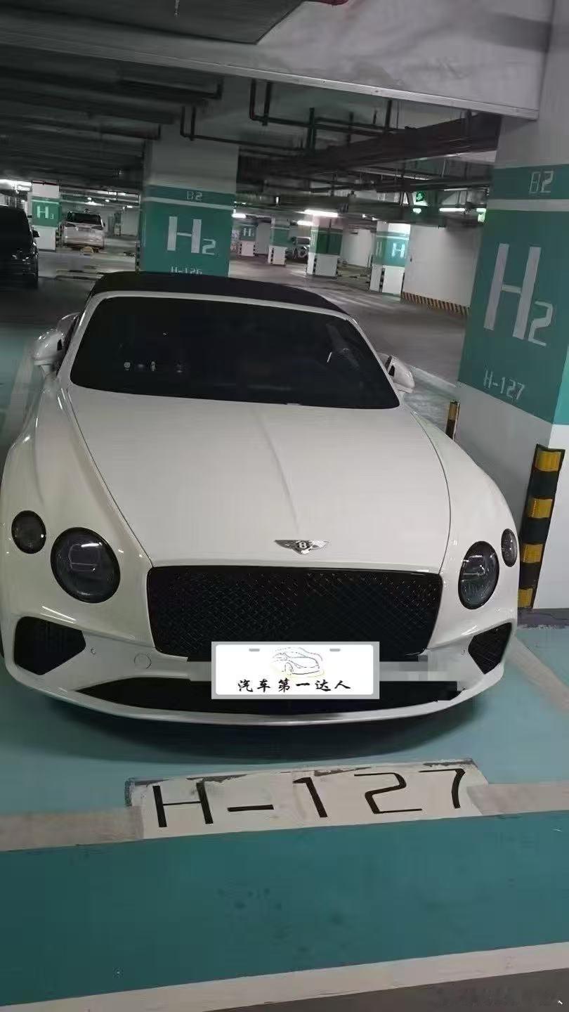 宾利 欧陆GTC敞篷 W12 求伯乐，20年上牌2.1万公里，白红配色，选配旋转