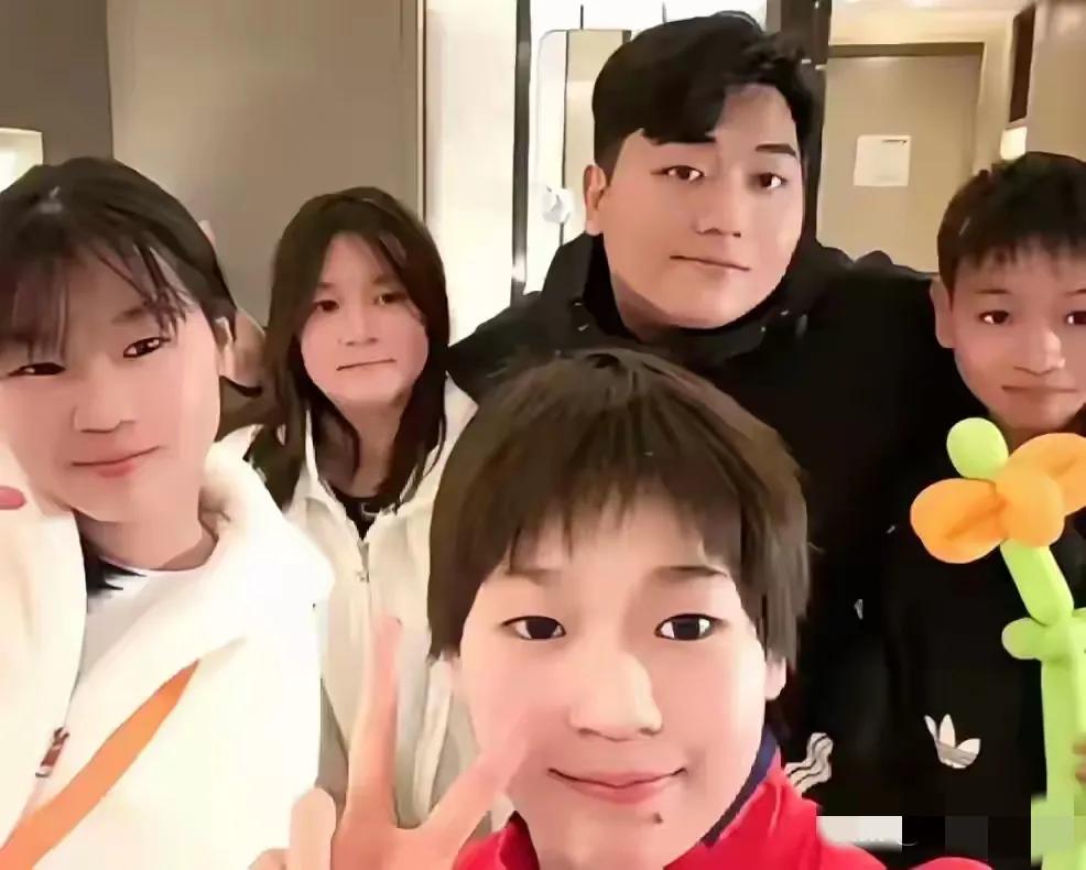 全红婵东京一跳闻名天下，随后她的家庭情况也被曝光在大众面前，谁都想象不到，他家竟