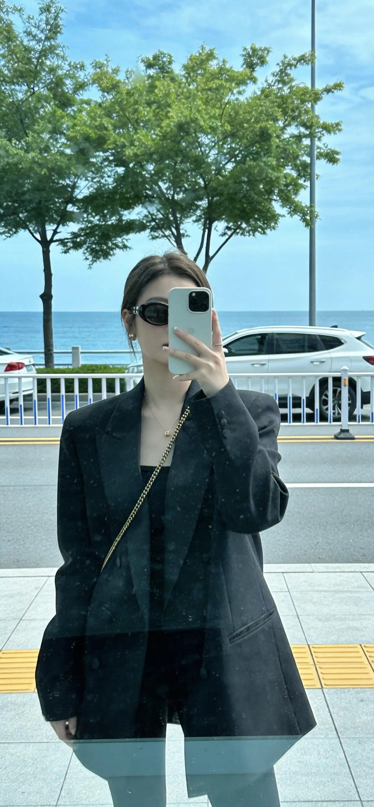 "知人不必言尽，事事不必点破，允许真情和假意并存，不要和任何人较劲，没...