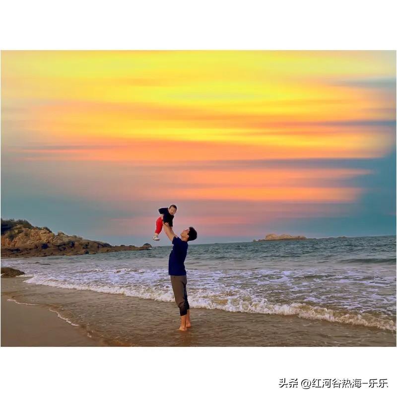 父爱如山，父亲对子女的爱是深沉而厚重的。
中午在外面吃饭，隔壁桌来了祖孙三代，外