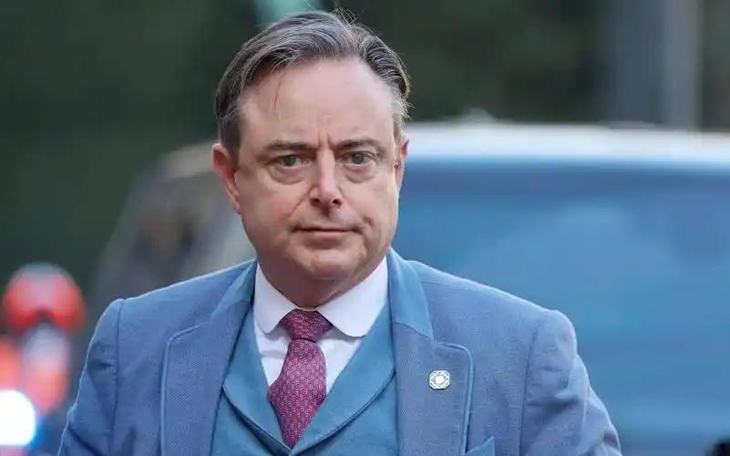 一位比利时首相曾斩钉截铁地说：“人人都想加入欧盟，没人想加入中国。”还把原因归结