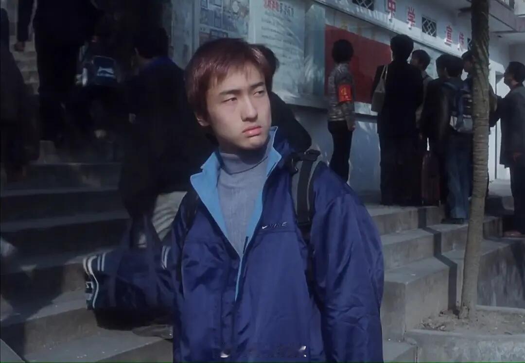 王传君年轻的时候还是挺帅的 