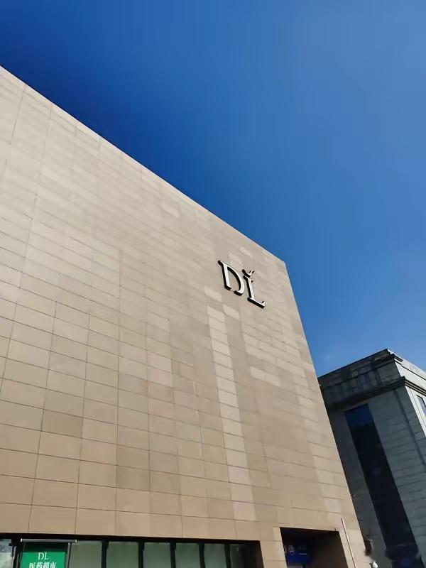 女子在胖东来1小时消费15万胖东来是真把自己打造成了“信任天花板”。河北一女士专