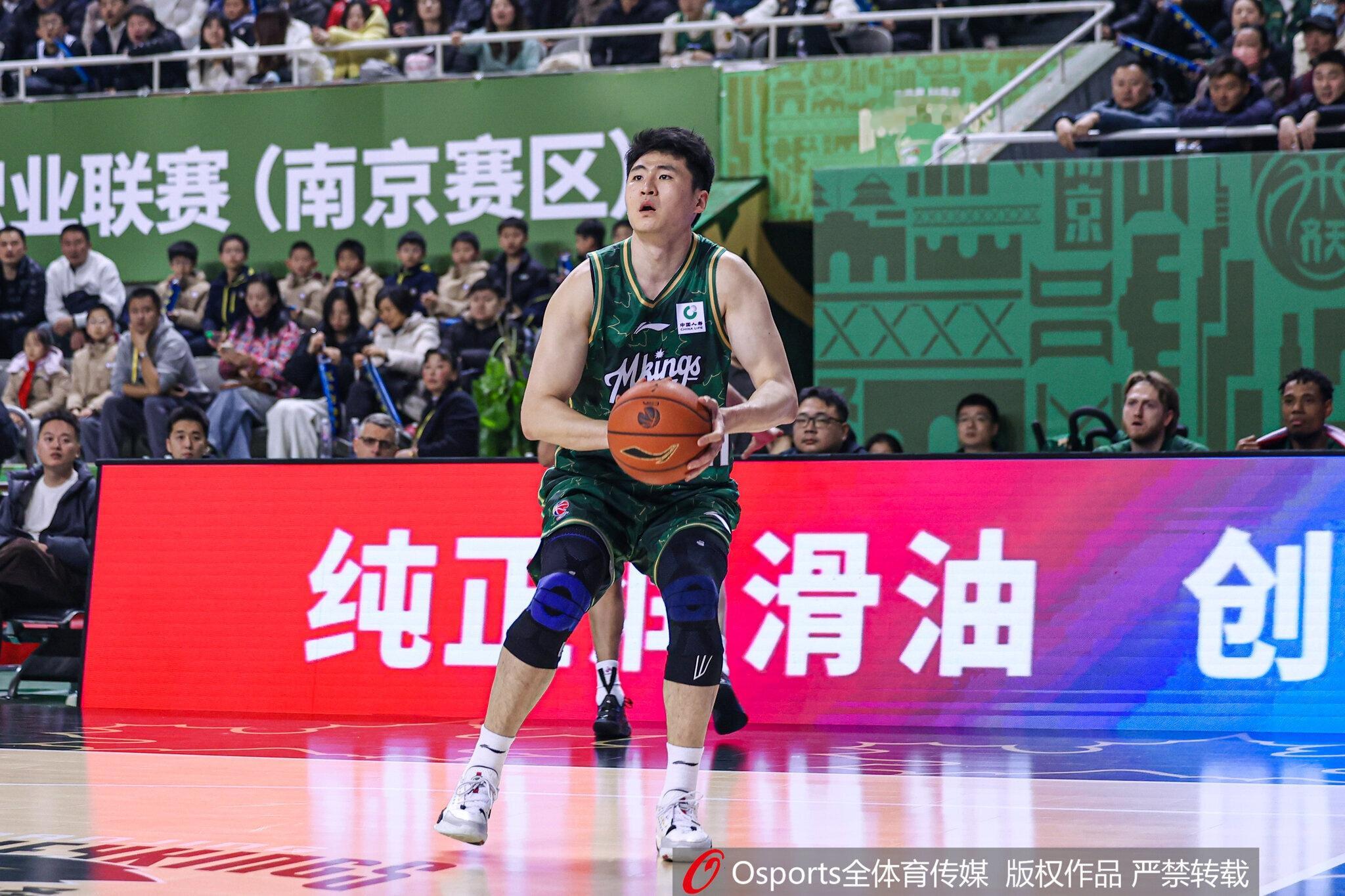 直播吧：中国篮协介入并调查赵柏清加盟日本联赛一事。此前，南京同曦给赵柏清提供D类