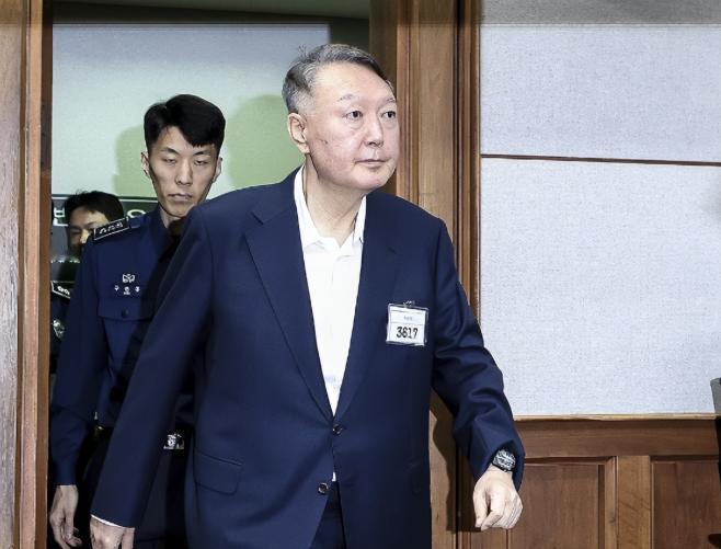 全韩国都在等着看这一幕：2月19日下午3点，前总统尹锡悦涉嫌“带头发动内乱”案的