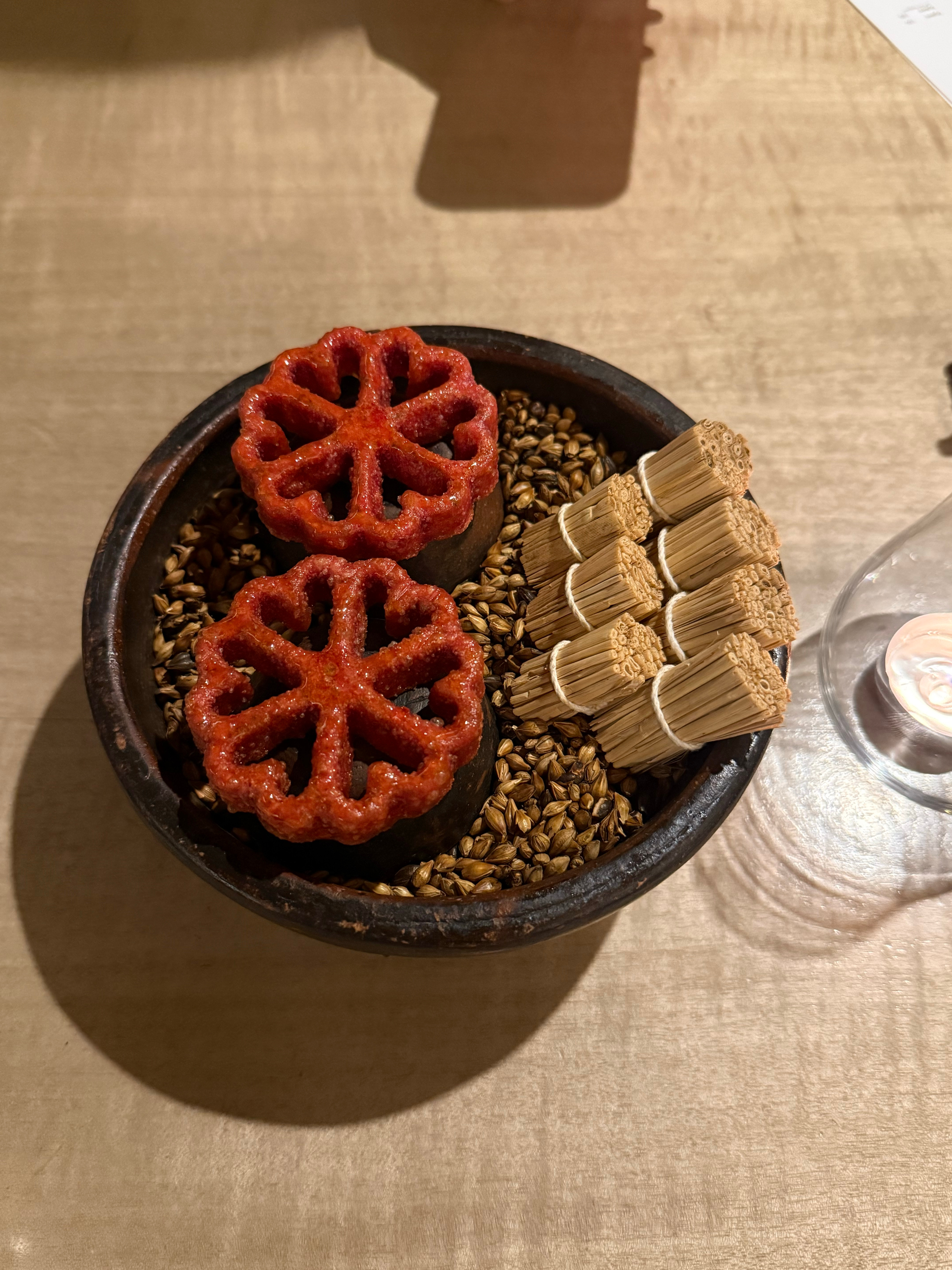 终于在韩国正经约会了！虽然两个人满脸都是扎的针孔，肿成猪头，嘿嘿开心幸福！ 韩国