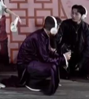 关爱瘫痪老人 