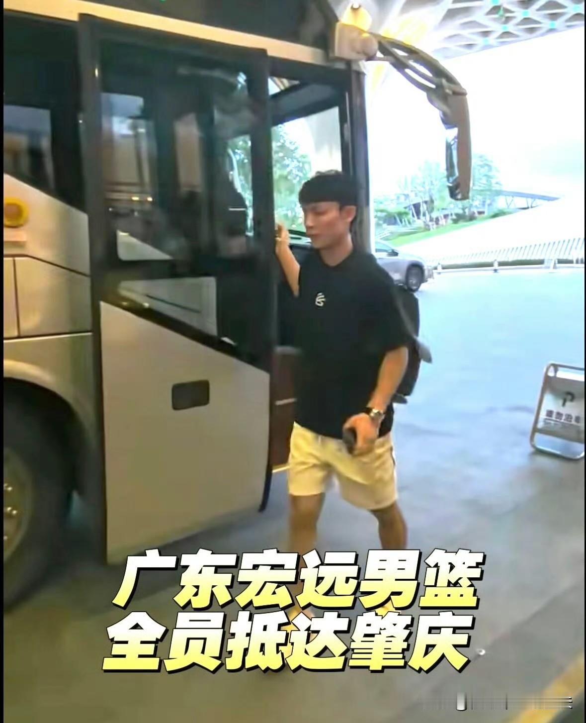 宏远抵达肇庆参加夏联，杨腾飞现身，新外教坦言体系急不得，对手分别是龙狮、天津和山