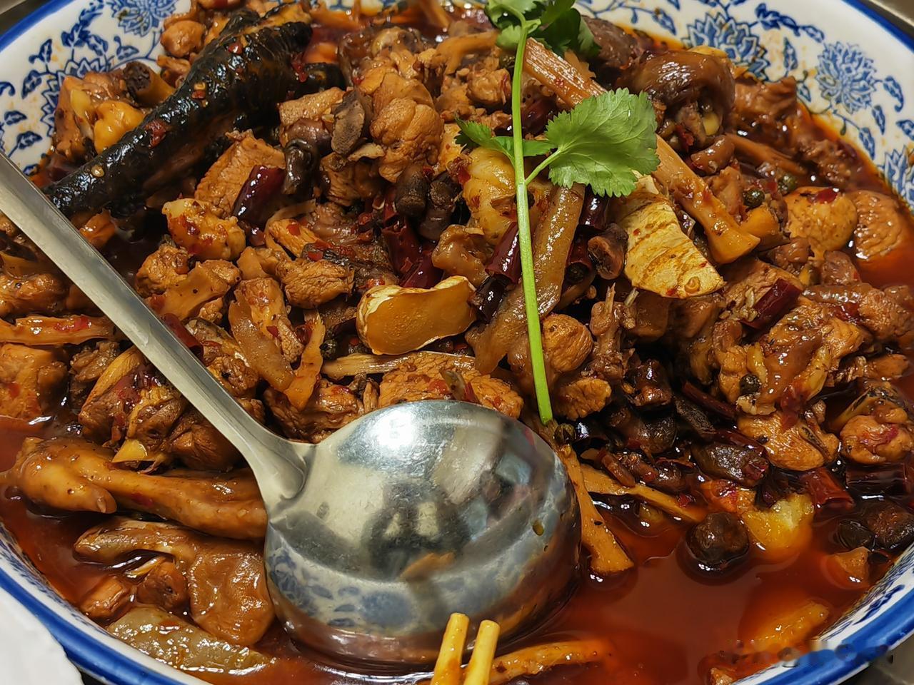 元旦菜谱：洋芋鸡！
为庆祝2026元旦，今日品尝一下风味小吃------洋芋鸡。