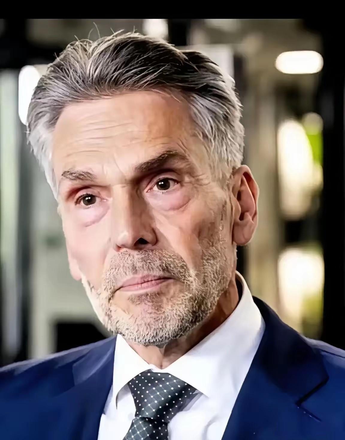 荷兰这次是真的急了！
 
4月7日，荷兰国防部正式对外宣布，以约10亿欧元（约合