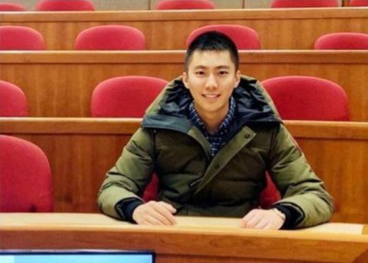 “拦住他，别放他走！”美国坚决不让他回国，试图用强硬的手段阻止，甚至扬言放狠话：