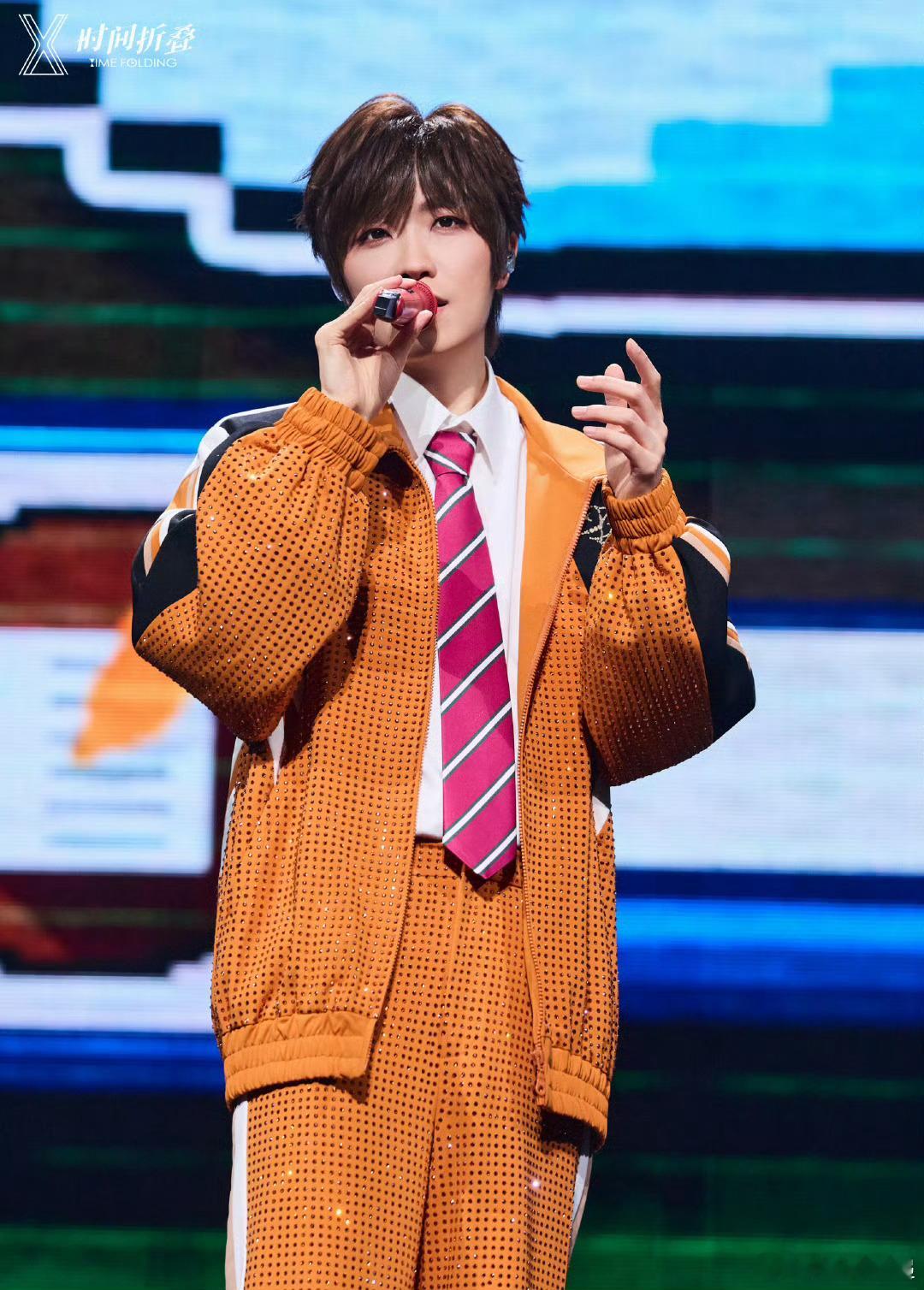 徐良鬼点子真多徐良无时无刻不在搞抽象 徐良真的自带笑点！现场跟帅哥调侃自己长偏了