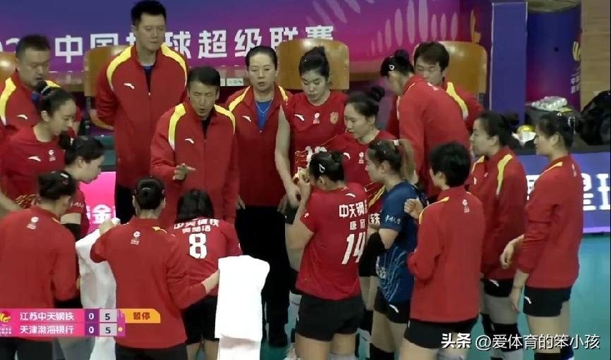 全国女排超级联赛女排半决赛的赛场上，江苏女排和天津女排之间的二番战可以说吸引了很