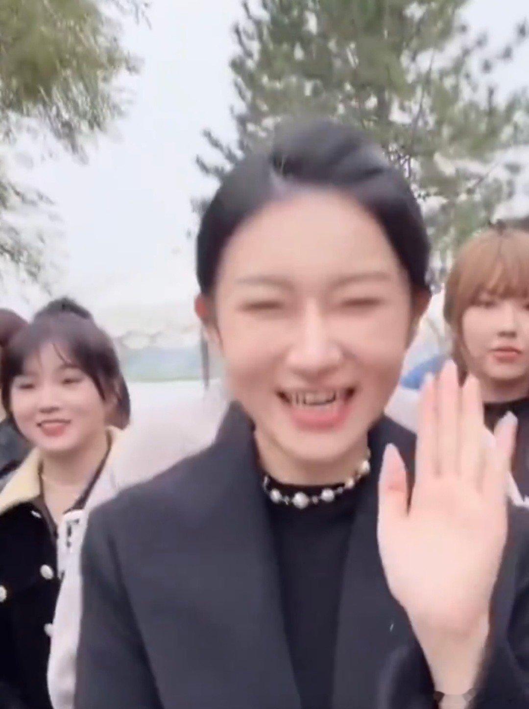 黄子韬说孙如云变化有点太大了孙如云见黄子韬鞠躬 孙如云去黄子韬徐艺洋婚礼了 ​​