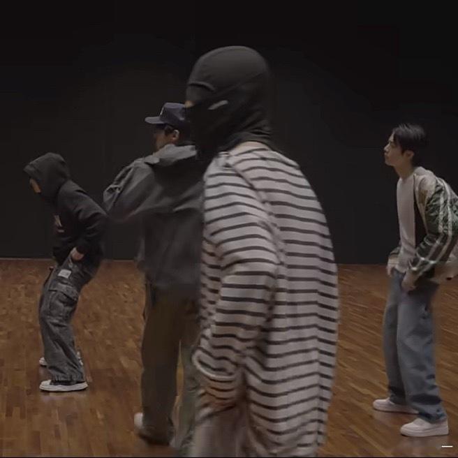 唉…这个妞 