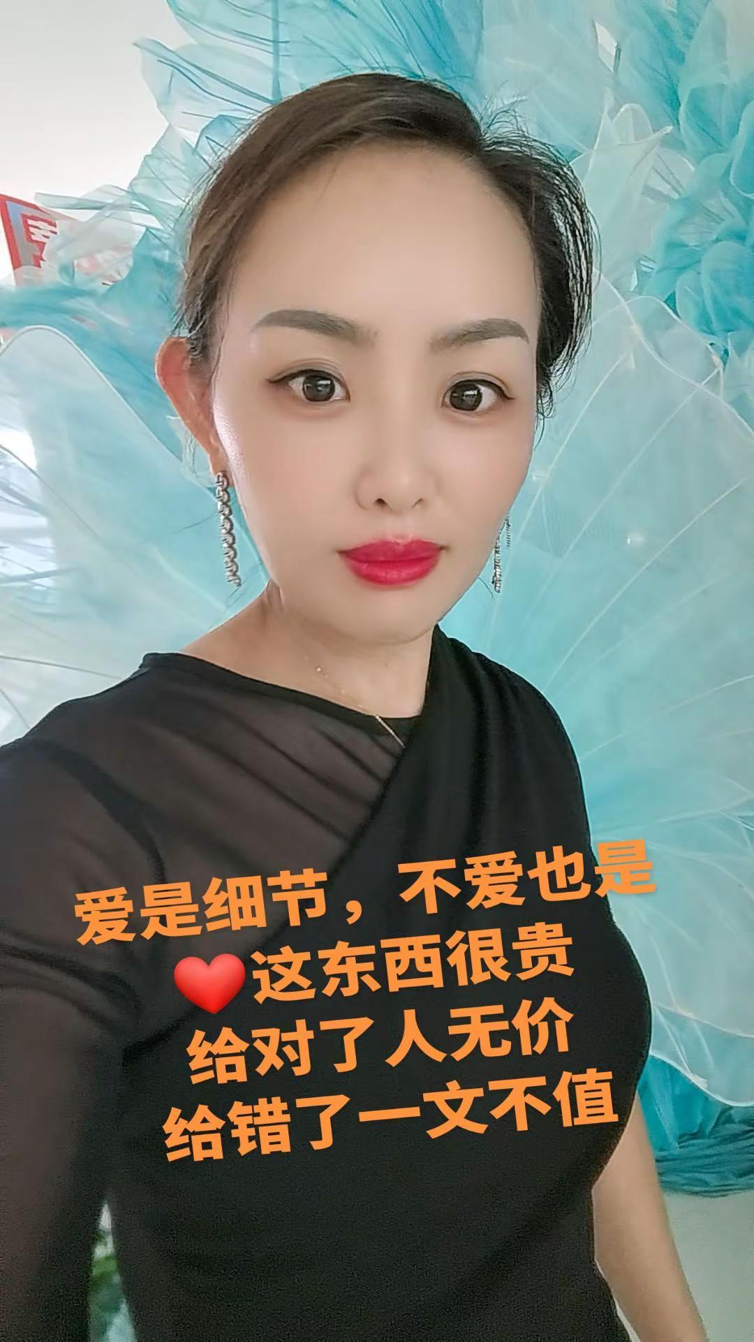 人因不惜而散，❤️因不真而凉，人生，一半清醒，一半释然，爱你的人生怕给你的不够多