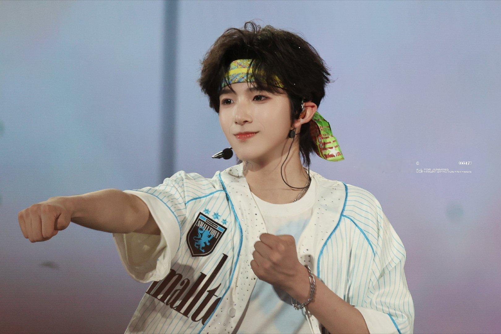 青春男大