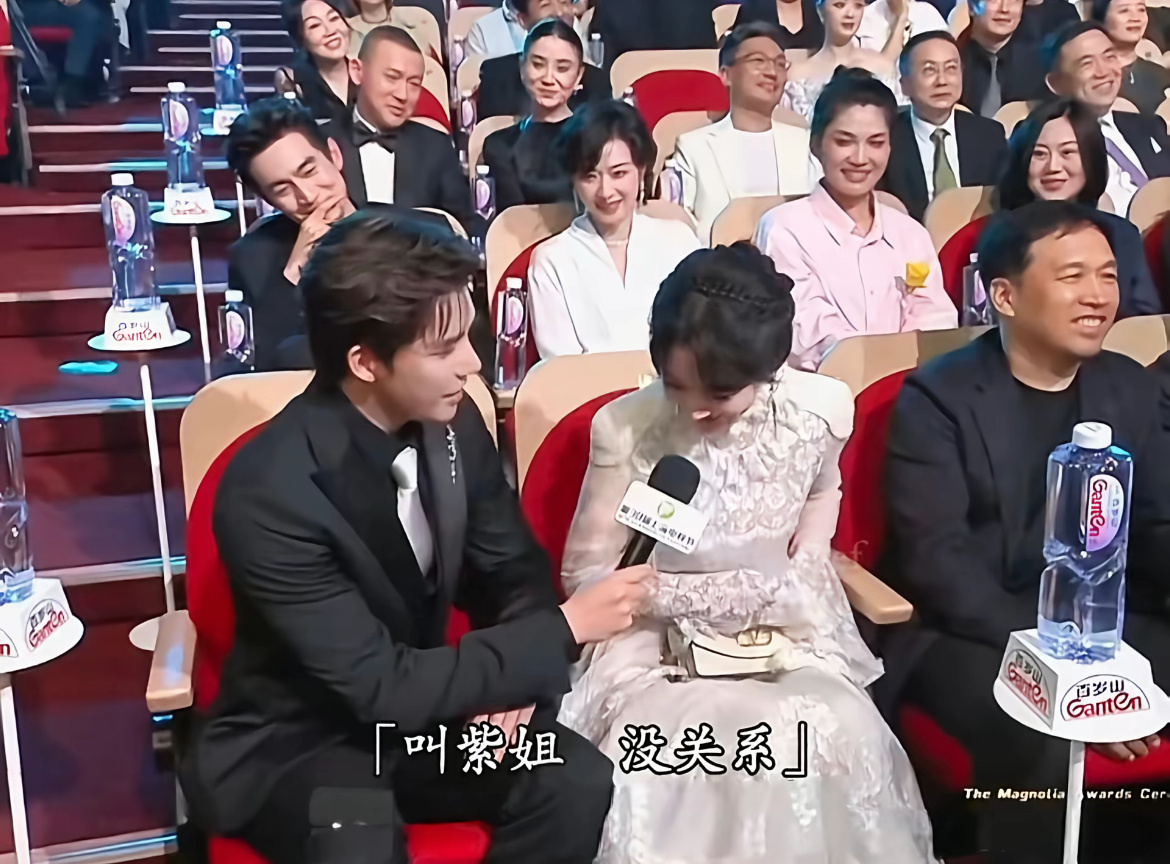 去年白玉兰视后颁奖前大家看向杨紫的眼神相信去年为他人鼓掌的人 今年迎来自己的掌声