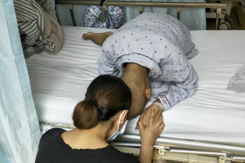 医生说得最多的几句话:
先拍个片子看看！
先查个血看看！
你不检查我咋知道怎么回