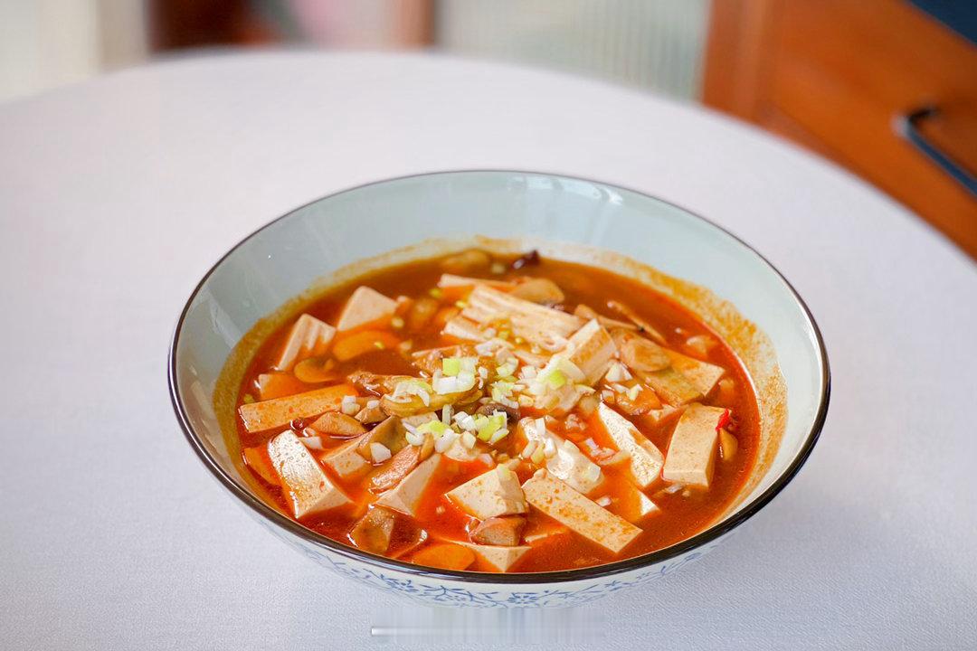 午餐 伪减脂餐2332Day周6好调休浑身不舒服来份豆腐，少放了点郫县红油豆瓣酱