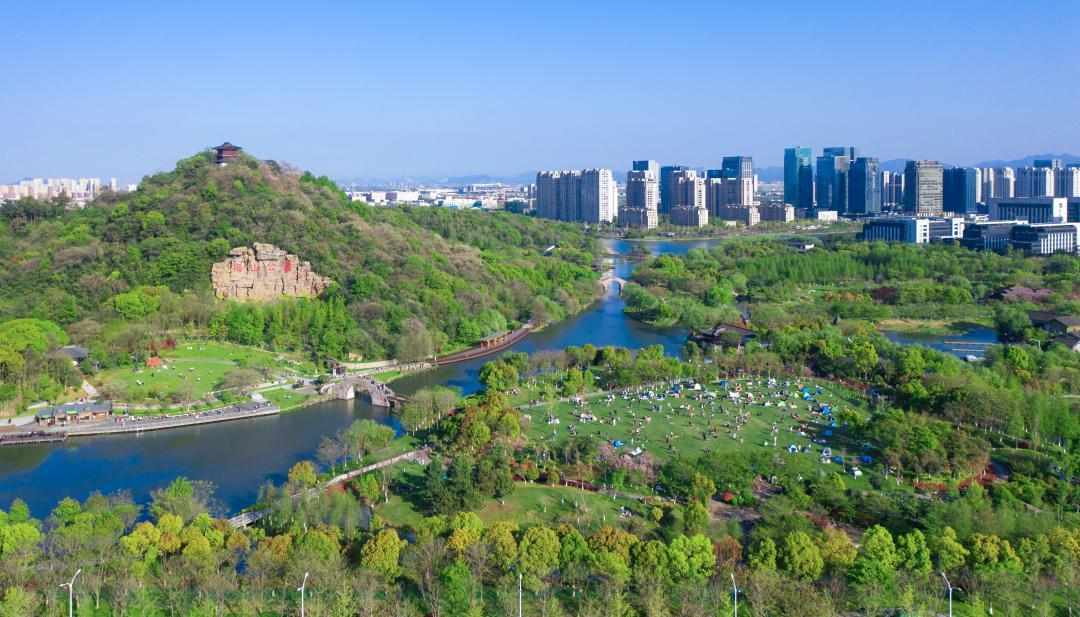 【心若向阳，何惧浮云遮望眼，人若知足，便觉人间处处甜】
        “心若向