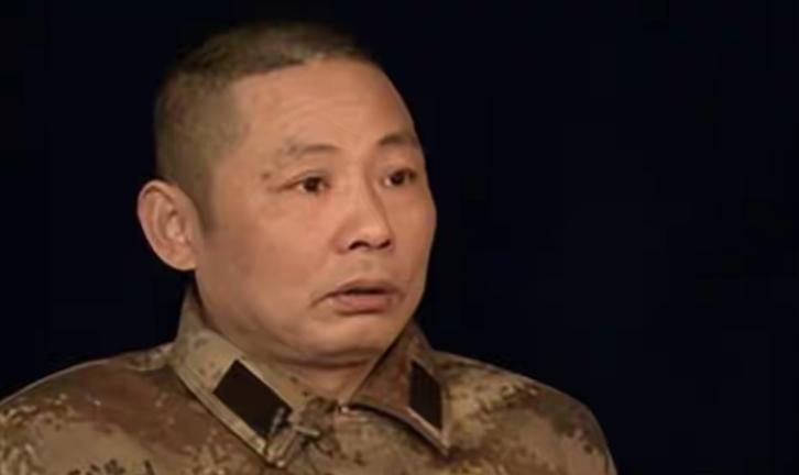 2007年，老兵刘亮华去办低保，工作人员瞥了眼他的摩托车冷笑：“真不要脸！”下一