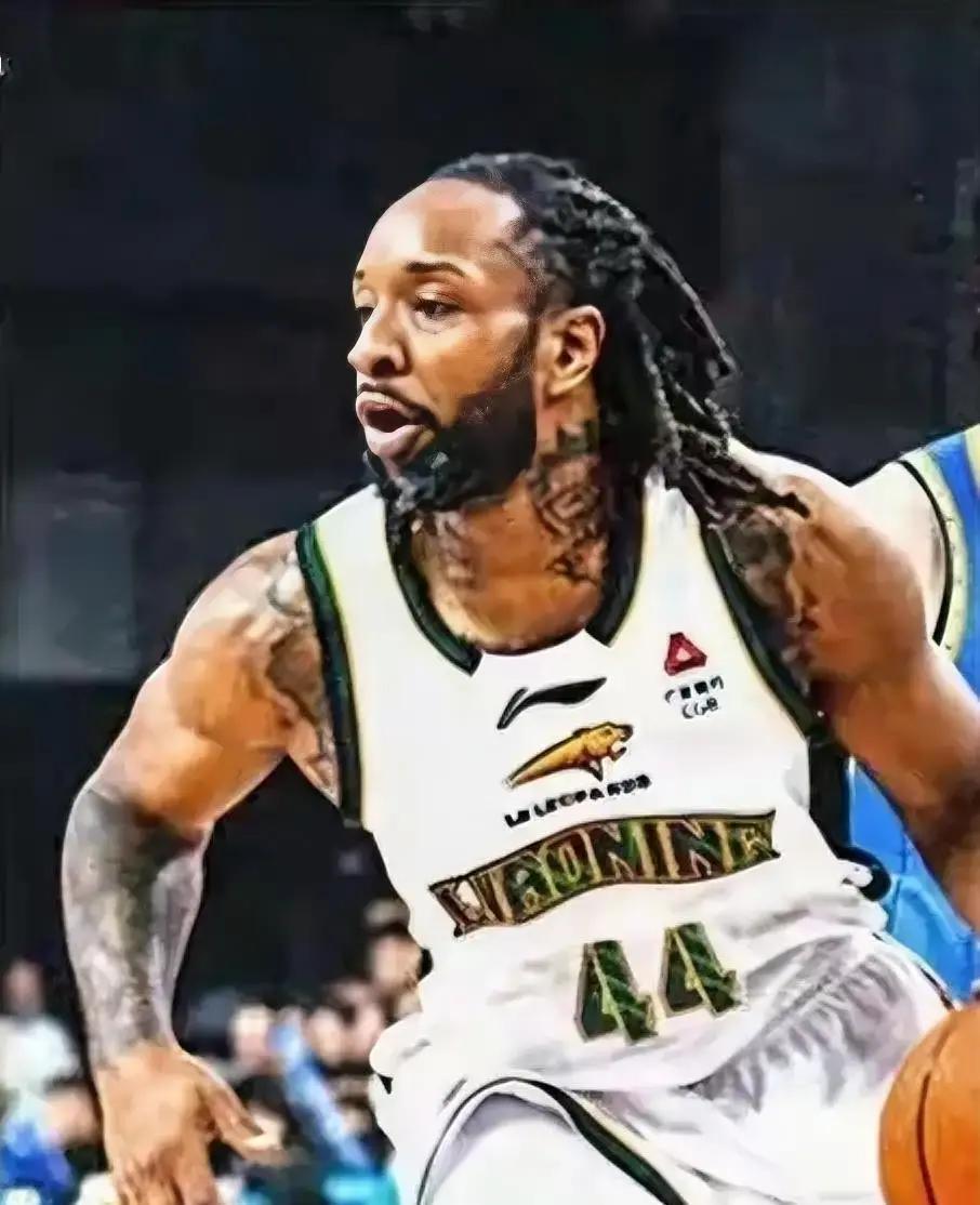 辽宁输北控，不是输在实力，而是一次固执换来的失败。
 
最后五分钟，杨鸣坚持用1