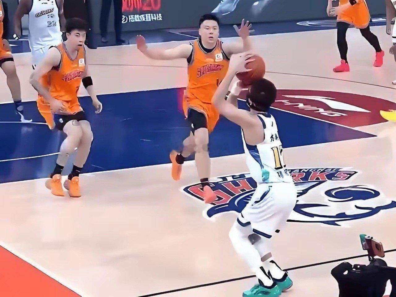 2026年1月5日，CBA常规赛中上海久事主场99-77战胜浙江方兴渡，终结了广