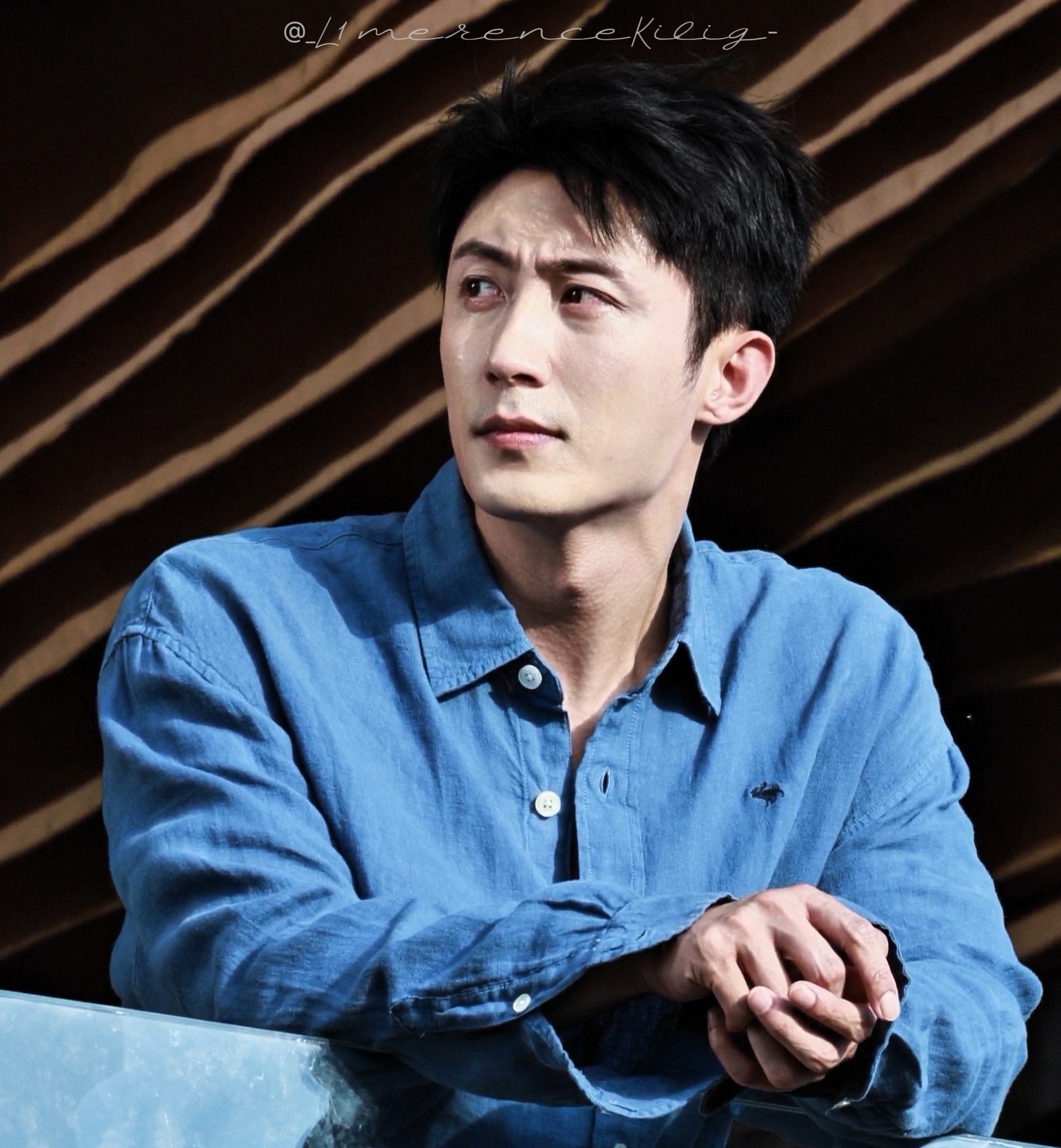 侧面这里 脸上的泪痕好明显……哥哥诶😭😭 