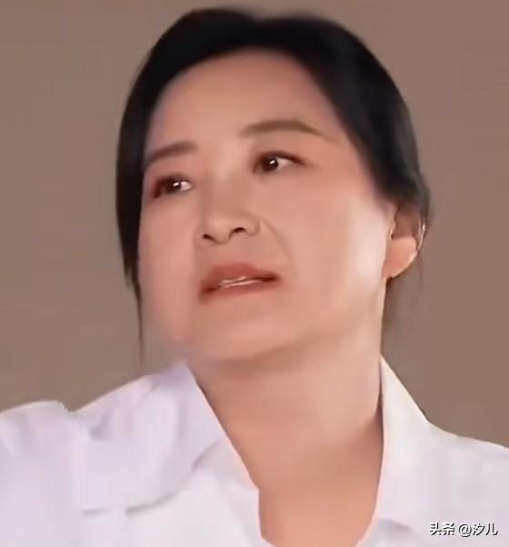 贾玲怼脸放大生图


贾玲怼脸拍摄哈哈哈！
之前为了拍戏减肥100斤够狠！

短