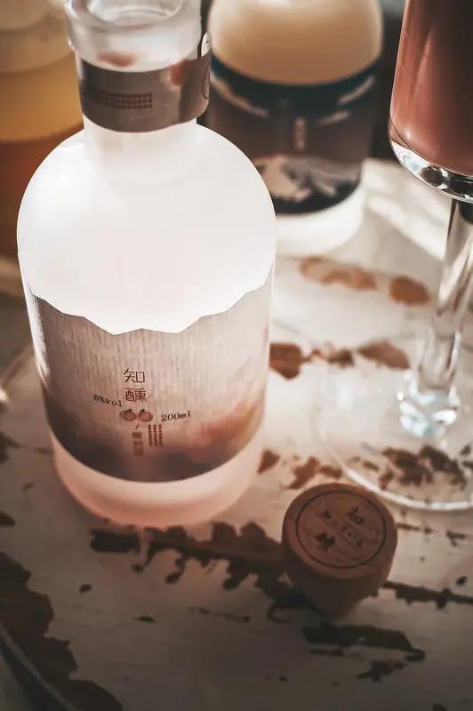 二杯浊酒道离别。