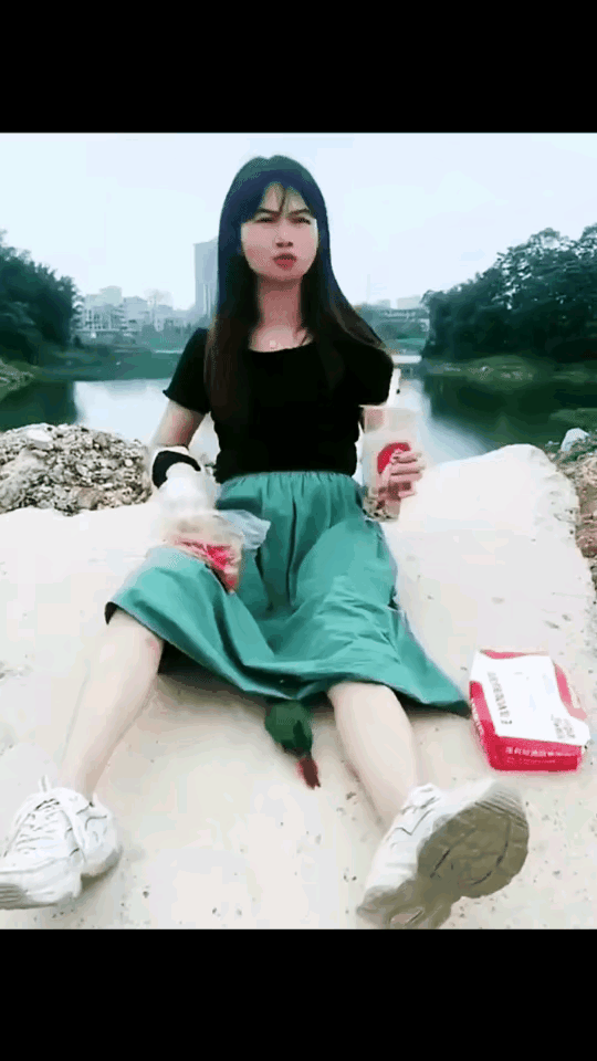 这是什么玩意，怎么就钻进去了，让你笑出鹅叫声。[捂脸][捂脸][捂脸]