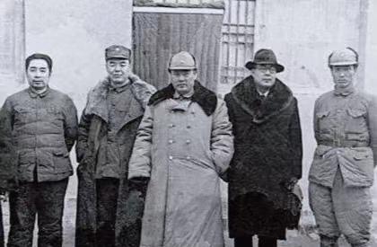 1949年，解放军总攻太原的前一天，赵承绶打电话给王靖国，劝他和孙楚等为全城军民