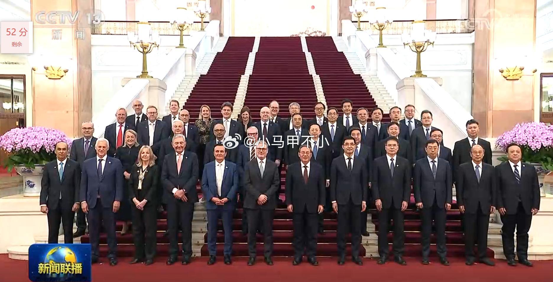 图一：德国总理访华，中德企业家座谈会图二：英国首相访华，中英企业家座谈会 