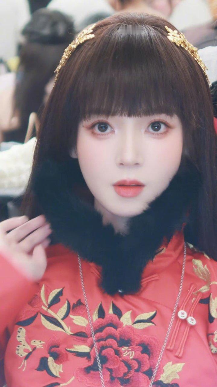 陈瑶带岳绮罗乘风破浪陈瑶复刻岳绮罗造型:几百岁的姐姐也要乘风破浪陈瑶浪姐复刻岳绮